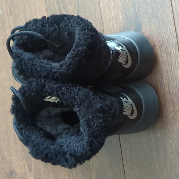 HP. Nike Womens Kaishi Winter Boots 807195-001 - Picture 4 of 10